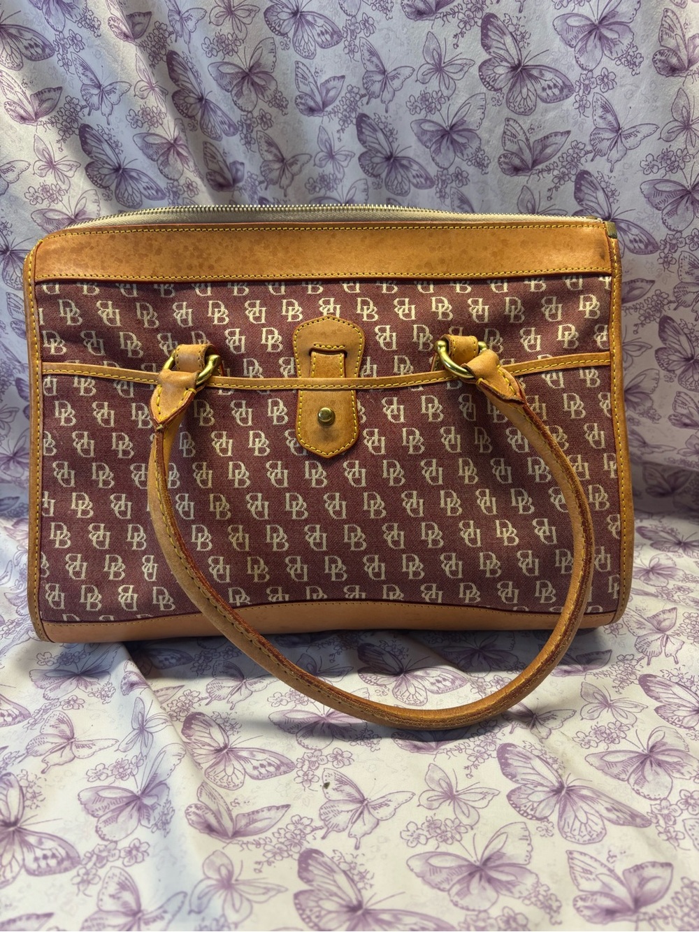 ✴️Dooney & Bourke Burgundy Logo Tote with Tan Leather Trim